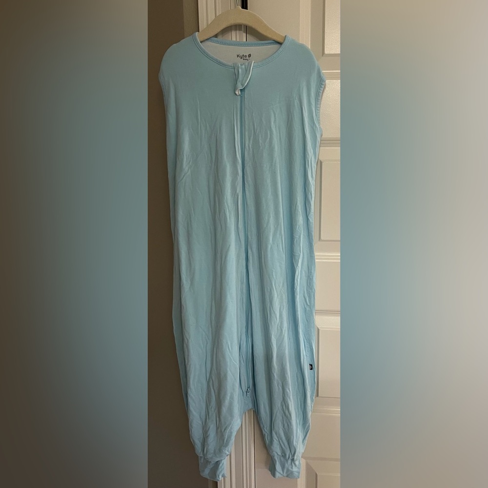 GUC Kyte Baby sleep bag walker in Powder, size L, 0.5 TOG